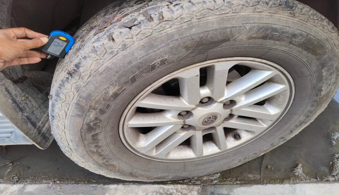 2014 Toyota Fortuner 3.0 4X2 MT, Diesel, Manual, 2,24,880 km, tyre