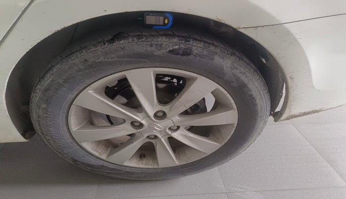 2012 Hyundai Verna FLUIDIC 1.6 CRDI SX OPT, Diesel, Manual, 1,71,078 km, tyre