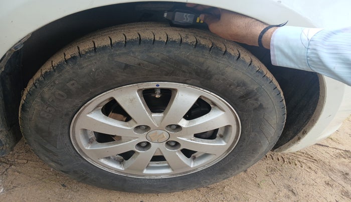 2011 Maruti Swift ZXI, Petrol, Manual, 1,31,575 km, tyre