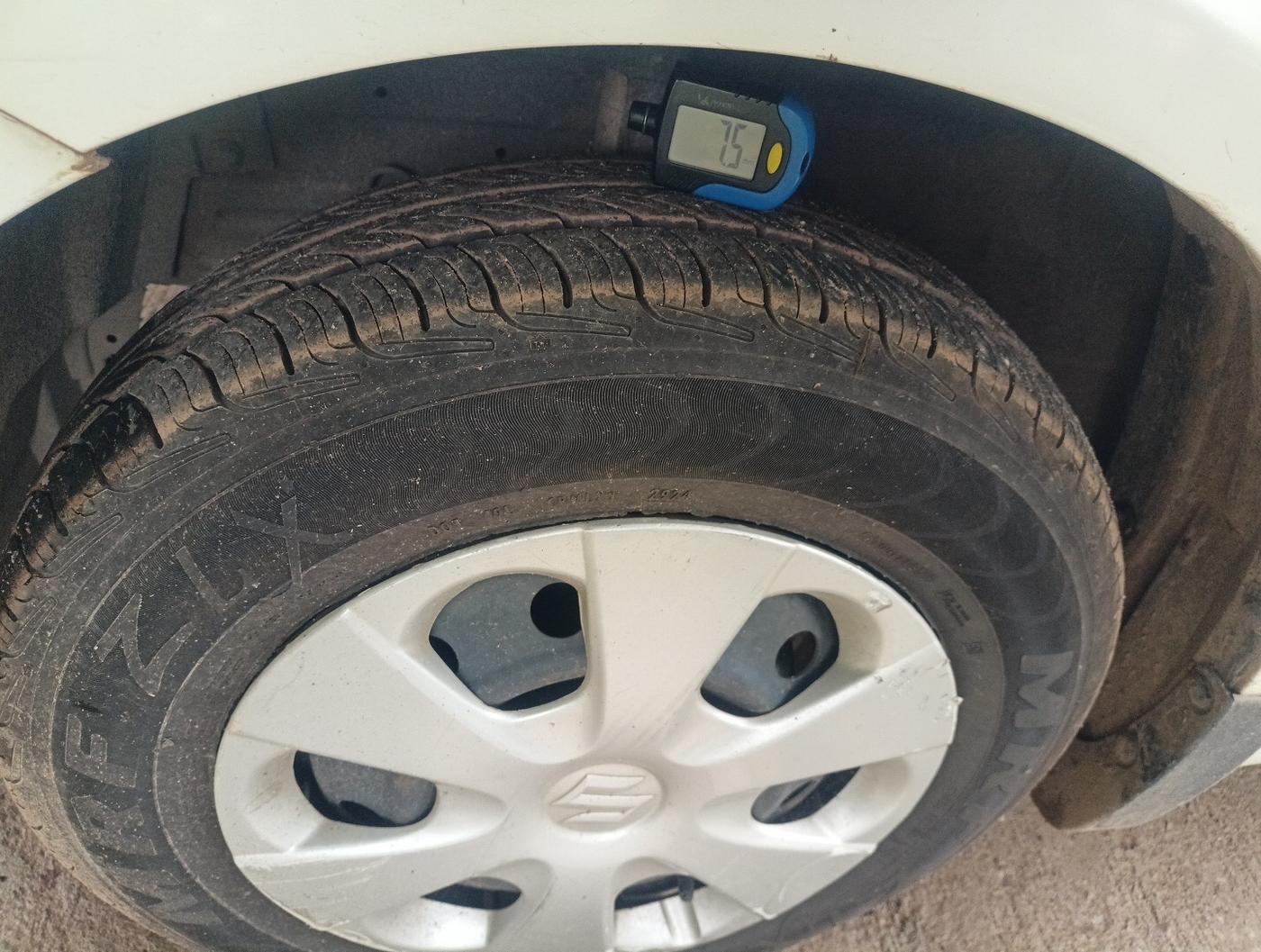 2012 Maruti Swift VDI, Diesel, Manual, 1,03,179 km, tyre