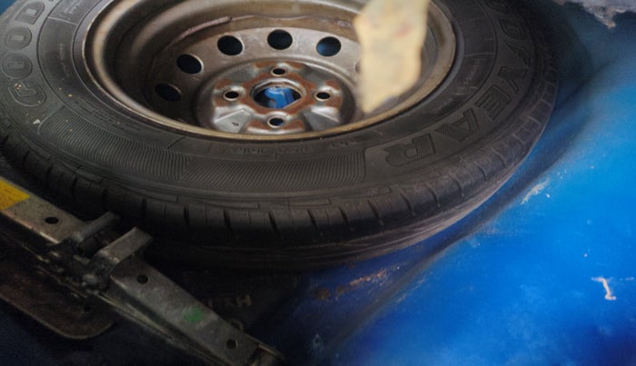 2012 Hyundai Eon ERA +, Petrol, Manual, 40,569 km, tyre