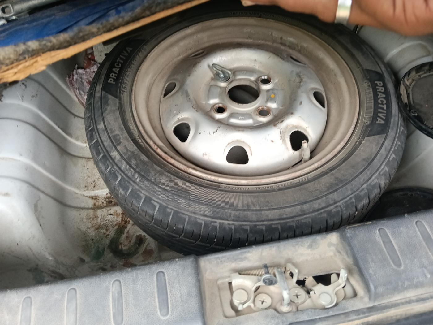 2018 Maruti Alto 800 LXI, Petrol, Manual, 92,072 km, tyre