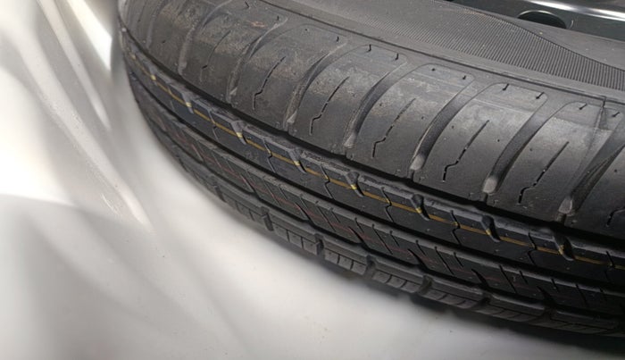 2024 Maruti Dzire ZXI AMT, Petrol, Automatic, 30,460 km, tyre