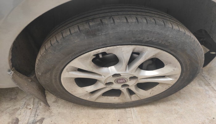 2014 Fiat Punto EVO EMOTION 1.3 MULTIJET, Diesel, Manual, 1,46,107 km, tyre