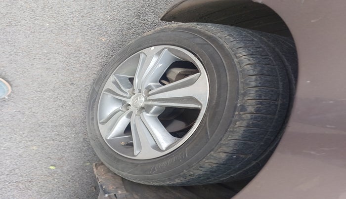 2017 Hyundai Verna 1.6 VTVT SX (O) AT, Petrol, Automatic, 53,715 km, tyre