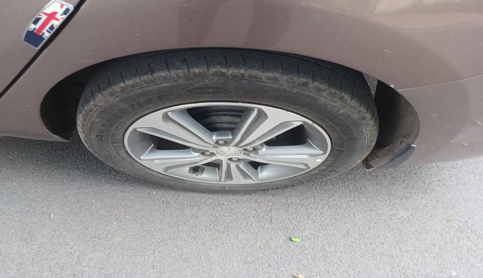 2017 Hyundai Verna 1.6 VTVT SX (O) AT, Petrol, Automatic, 53,715 km, tyre
