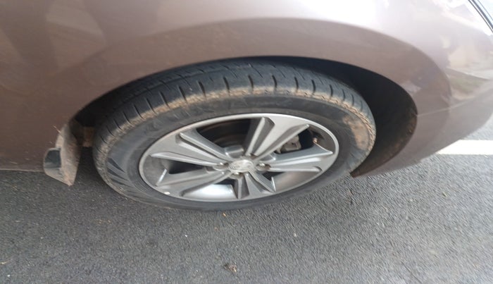 2017 Hyundai Verna 1.6 VTVT SX (O) AT, Petrol, Automatic, 53,715 km, tyre