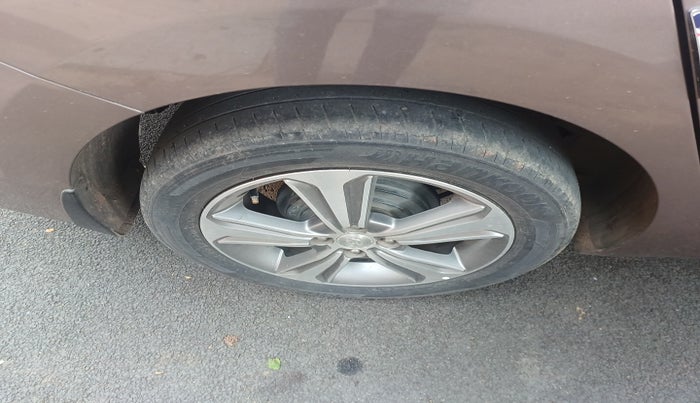2017 Hyundai Verna 1.6 VTVT SX (O) AT, Petrol, Automatic, 53,715 km, tyre