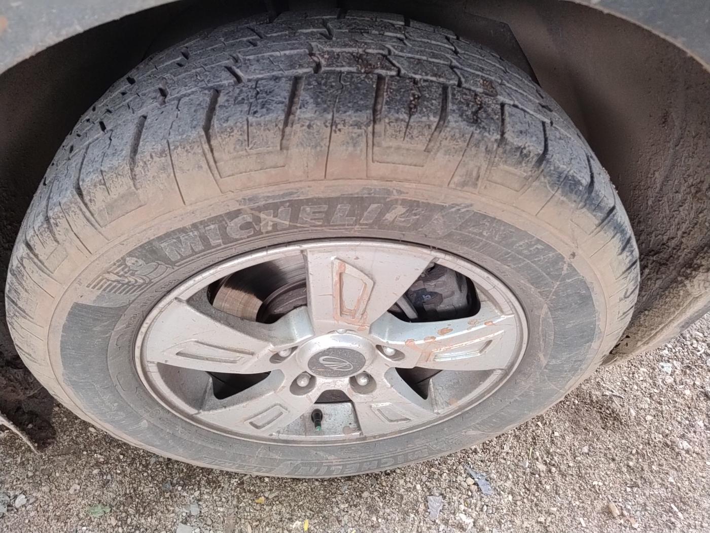 2014 Mahindra XUV500 W8, Diesel, Manual, 1,20,197 km, tyre