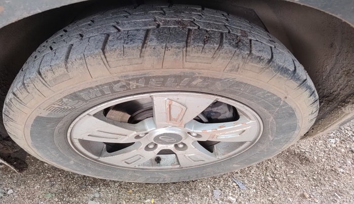 2014 Mahindra XUV500 W8, Diesel, Manual, 1,20,197 km, tyre