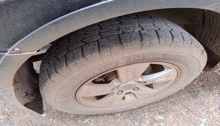 2014 Mahindra XUV500 W8, Diesel, Manual, 1,20,197 km, tyre