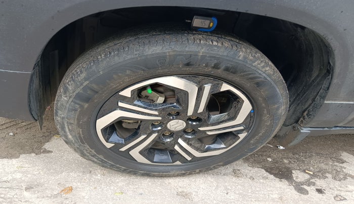 2023 Maruti BREZZA VXI SMART HYBRID, Petrol, Manual, 36,202 km, tyre