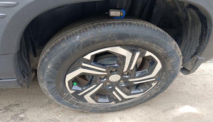 2023 Maruti BREZZA VXI SMART HYBRID, Petrol, Manual, 36,202 km, tyre