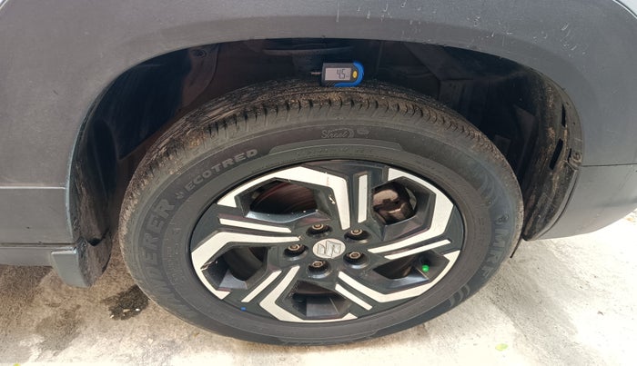 2023 Maruti BREZZA VXI SMART HYBRID, Petrol, Manual, 36,202 km, tyre