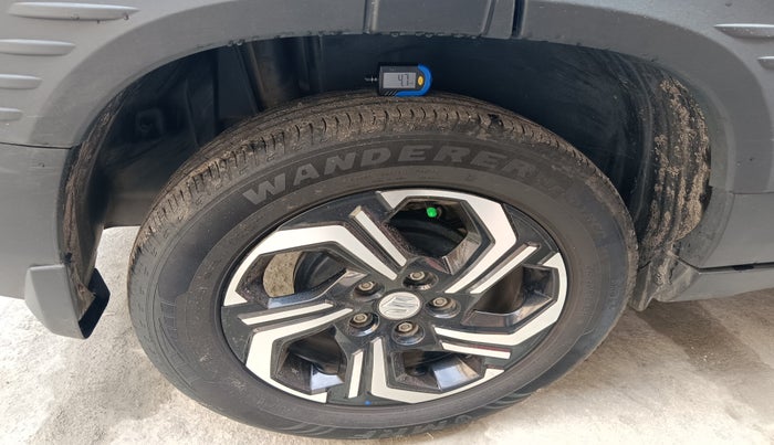 2023 Maruti BREZZA VXI SMART HYBRID, Petrol, Manual, 36,202 km, tyre