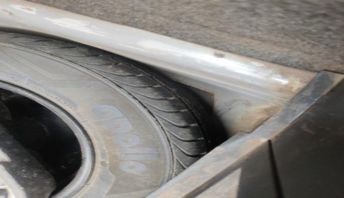 2014 Volkswagen Polo HIGHLINE1.5L, Diesel, Manual, 1,06,000 km, tyre