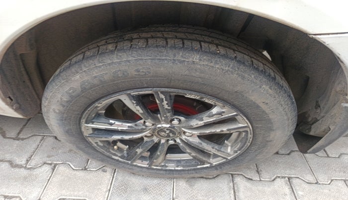 2011 Maruti SX4 VDI, Diesel, Manual, 1,90,902 km, tyre