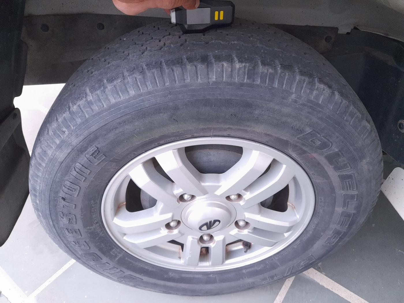 2013 Mahindra Scorpio VLX 2WD AIRBAG BS-III, Diesel, Manual, 52,176 km, tyre