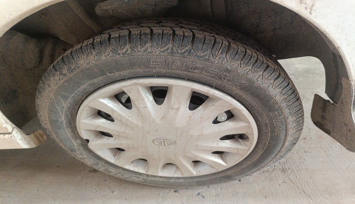 2010 Tata Indigo CS LX DICOR, Diesel, Manual, 40,106 km, tyre