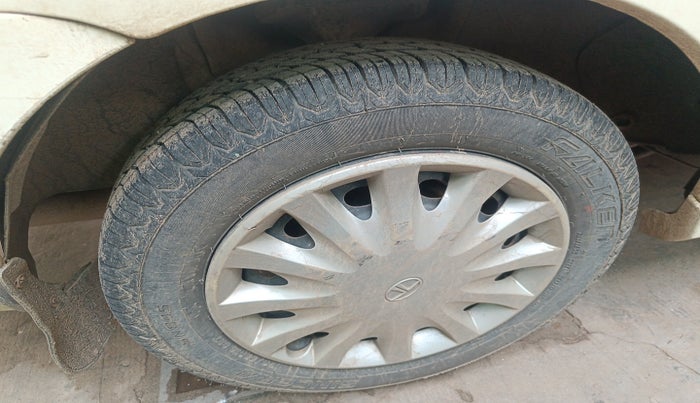 2010 Tata Indigo CS LX DICOR, Diesel, Manual, 40,106 km, tyre