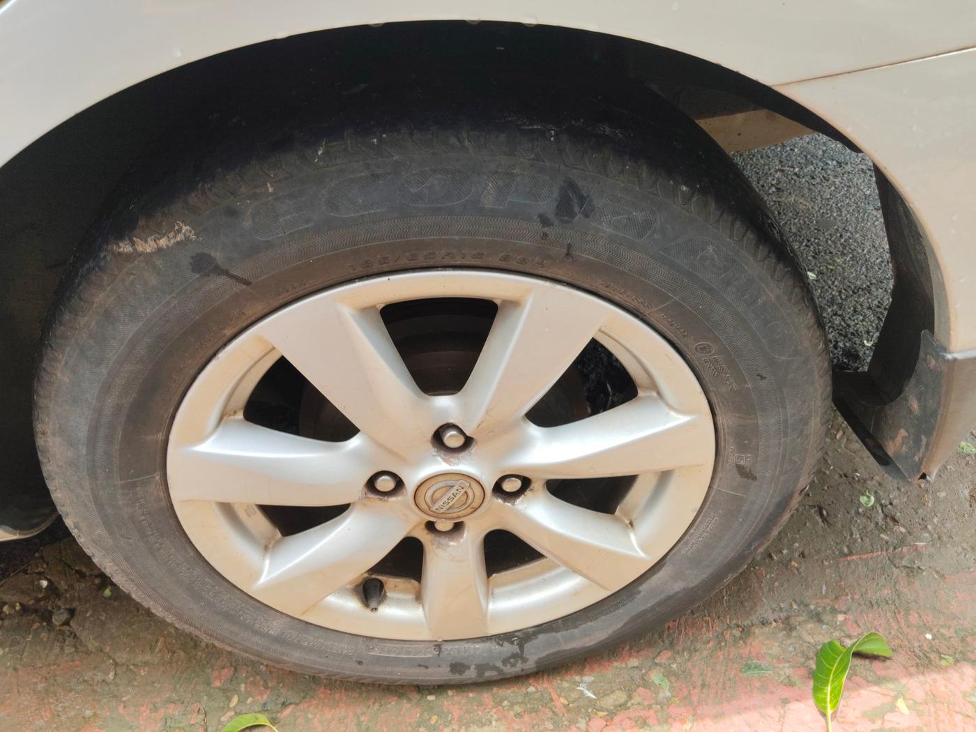 2011 Nissan Sunny XV PETROL, Petrol, Manual, 88,034 km, tyre