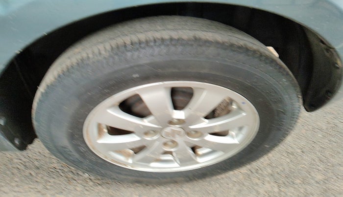 2011 Maruti Swift ZXI, Petrol, Manual, 1,05,347 km, tyre