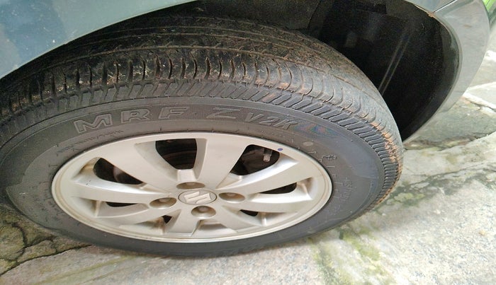 2011 Maruti Swift ZXI, Petrol, Manual, 1,05,347 km, tyre