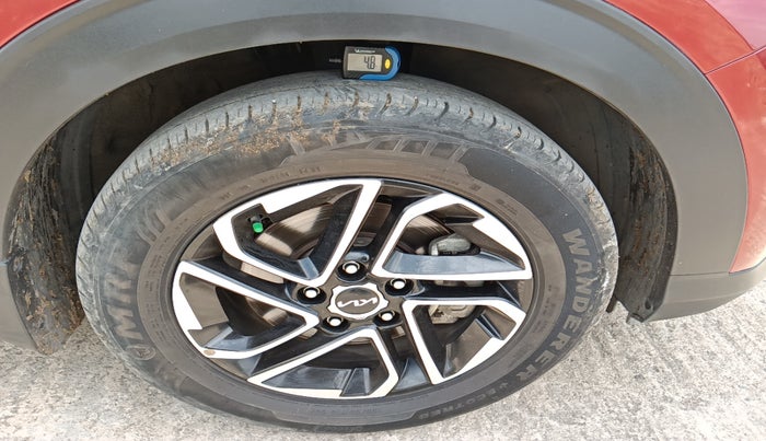 2022 KIA CARENS PRESTIGE PLUS 1.4 PETROL 7 STR, Petrol, Manual, 28,923 km, tyre