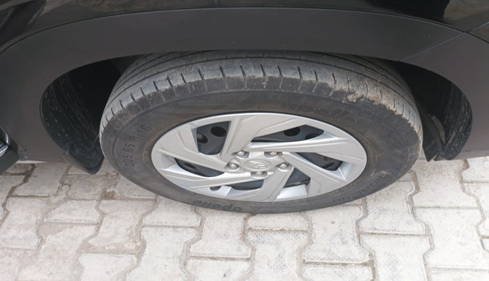 2022 Hyundai Creta EX 1.5 PETROL, Petrol, Manual, 27,391 km, tyre