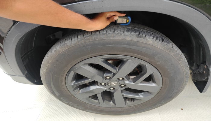 2021 Tata Harrier XZA PLUS 2.0L DARK EDITION, Diesel, Automatic, 35,273 km, tyre