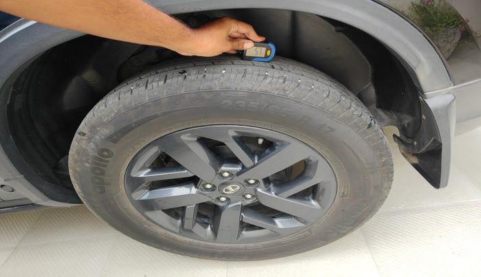 2021 Tata Harrier XZA PLUS 2.0L DARK EDITION, Diesel, Automatic, 35,273 km, tyre