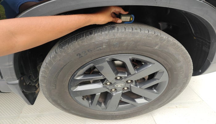 2021 Tata Harrier XZA PLUS 2.0L DARK EDITION, Diesel, Automatic, 35,273 km, tyre
