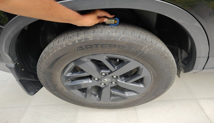 2021 Tata Harrier XZA PLUS 2.0L DARK EDITION, Diesel, Automatic, 35,273 km, tyre