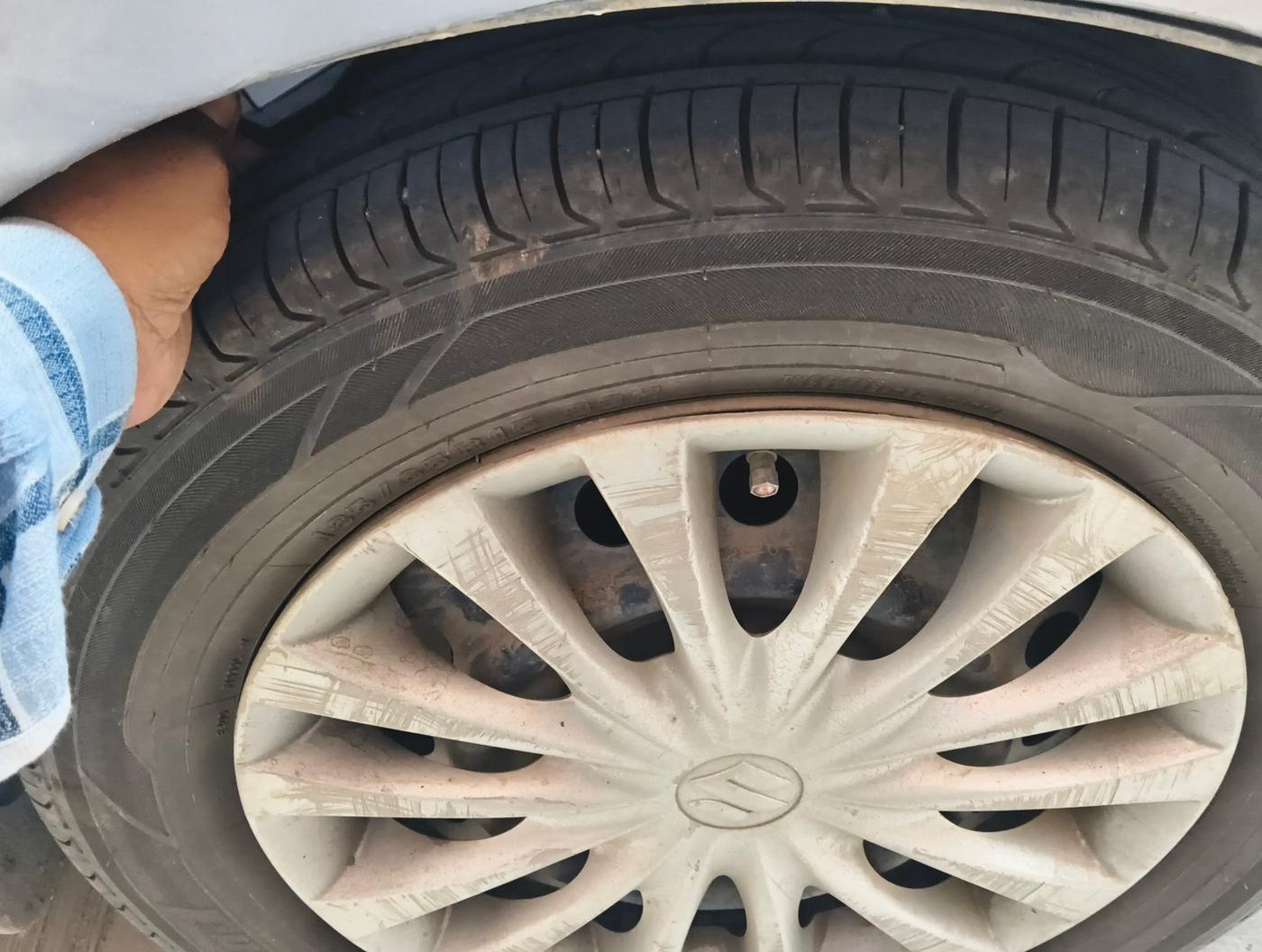 2015 Maruti Ciaz VDI SHVS, Diesel, Manual, 1,32,000 km, tyre