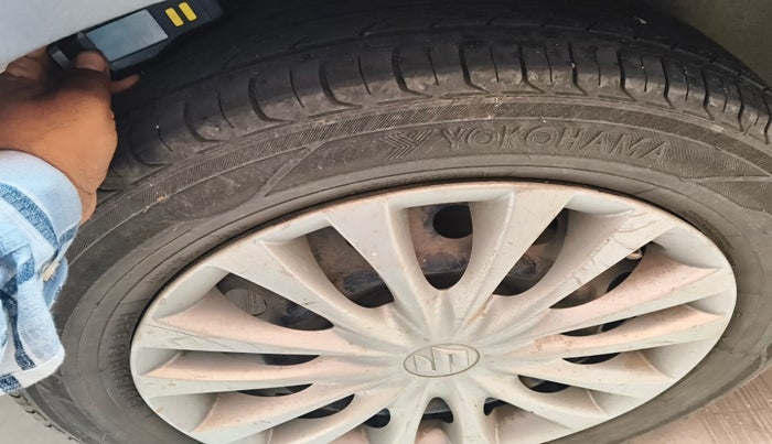 2015 Maruti Ciaz VDI SHVS, Diesel, Manual, 1,29,104 km, tyre