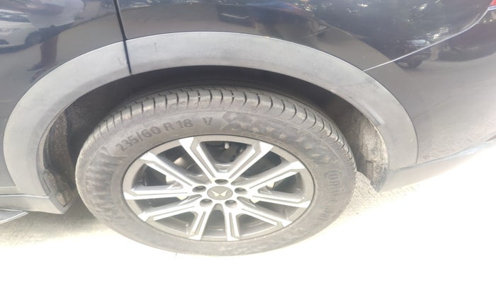 2021 Mahindra XUV700 AX 7 LUXURY P AT 7 STR, Petrol, Automatic, 29,044 km, tyre