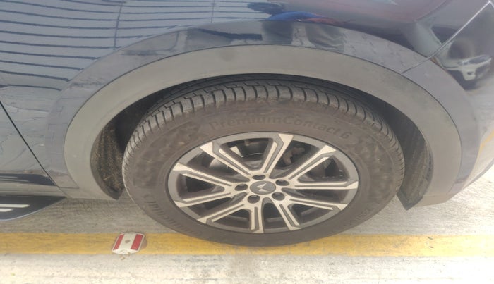 2021 Mahindra XUV700 AX 7 LUXURY P AT 7 STR, Petrol, Automatic, 29,044 km, tyre