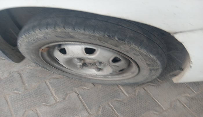 2011 Maruti Zen Estilo LXI, Petrol, Manual, 82,910 km, tyre