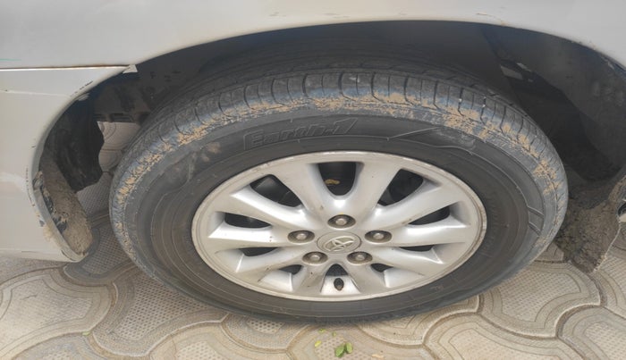 2011 Toyota Innova 2.5 G4 7 STR, Diesel, Manual, 2,36,920 km, tyre