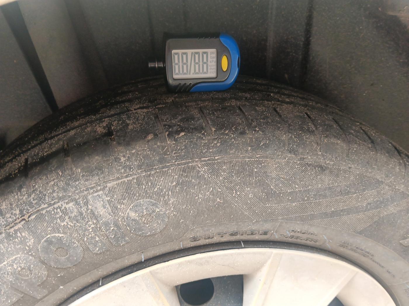 2011 Maruti SX4 VXI, Petrol, Manual, 1,47,311 km, tyre