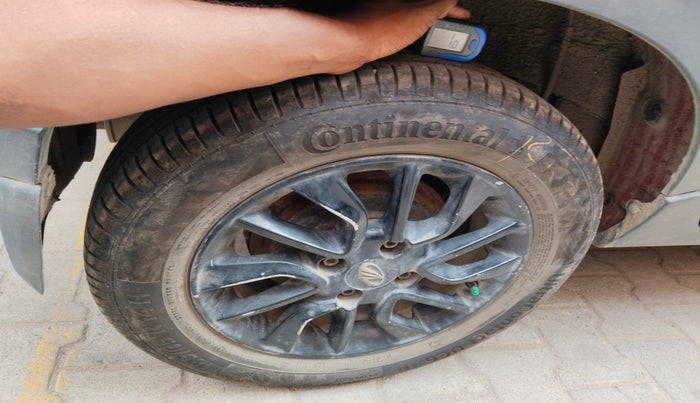 2016 Mahindra Kuv100 K8 6 STR, Petrol, Manual, 70,888 km, tyre