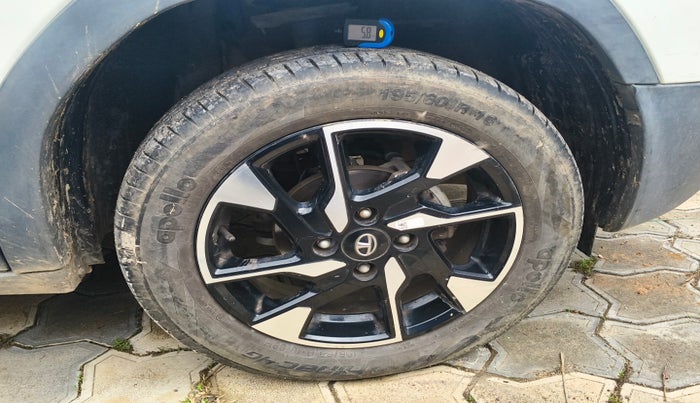 2021 Tata PUNCH CREATIVE AMT 1.2 RTN DUAL TONE, Petrol, Automatic, 11,249 km, tyre