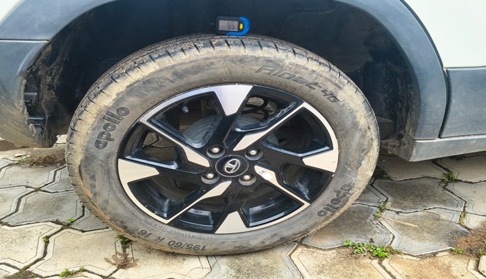 2021 Tata PUNCH CREATIVE AMT 1.2 RTN DUAL TONE, Petrol, Automatic, 11,249 km, tyre