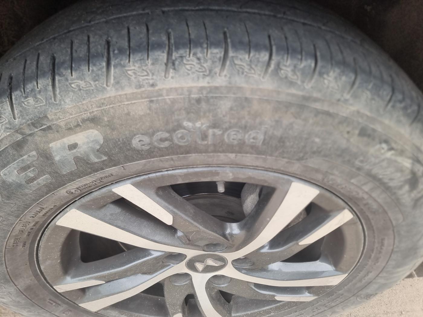 2022 Mahindra XUV700 AX 5 P MT 7 STR, Petrol, Manual, 50,765 km, tyre
