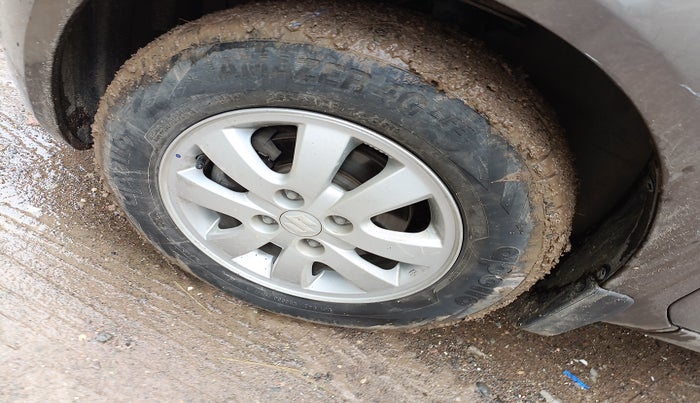 2011 Maruti Ritz ZXI, Petrol, Manual, 1,20,526 km, tyre