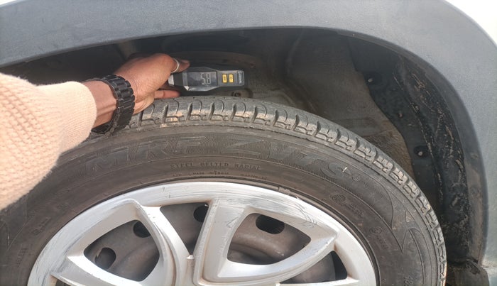 2016 Mahindra Kuv100 K4 6 STR, Petrol, Manual, 61,985 km, tyre