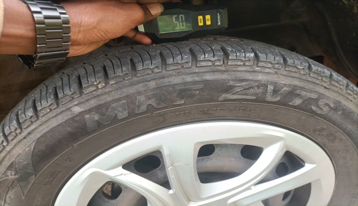 2016 Mahindra Kuv100 K4 6 STR, Petrol, Manual, 61,985 km, tyre