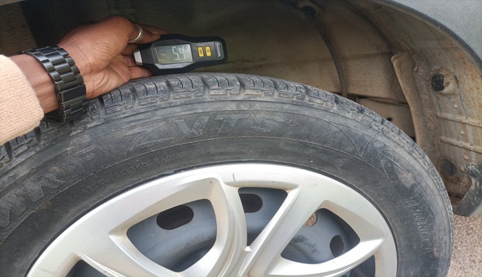 2016 Mahindra Kuv100 K4 6 STR, Petrol, Manual, 61,985 km, tyre