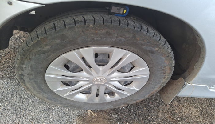 2014 Toyota Innova 2.5 GX 8 STR, Diesel, Manual, 1,11,458 km, tyre
