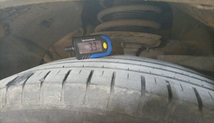 2019 Mahindra XUV300 W4 1.2 PETROL, Petrol, Manual, 69,323 km, tyre